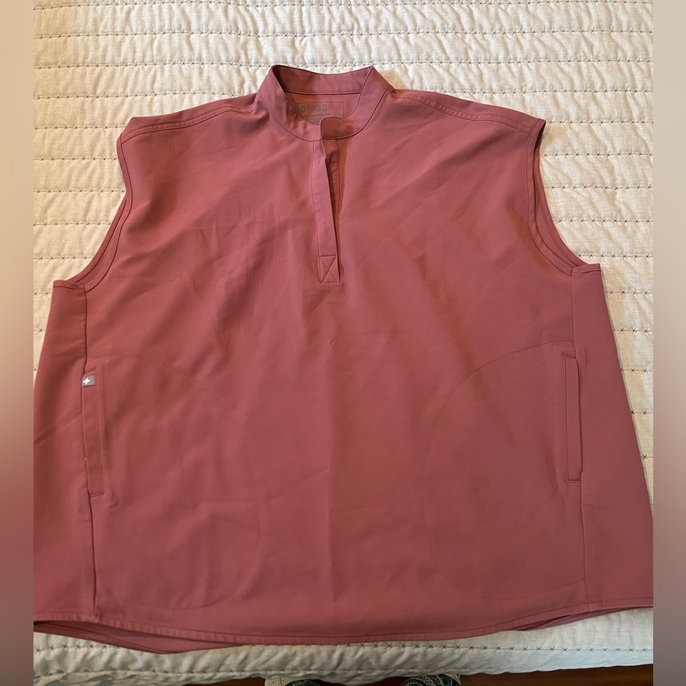 FIGS Mauve Rafaela Top XL ( spot present right chest)